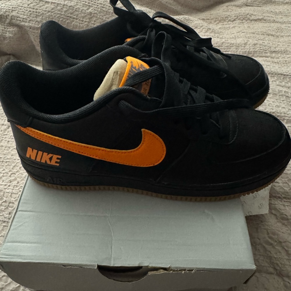 Nike Air Force 1 LV8 Black and Orange Sneakers Brand New 🔥 - Picture 2 of 9